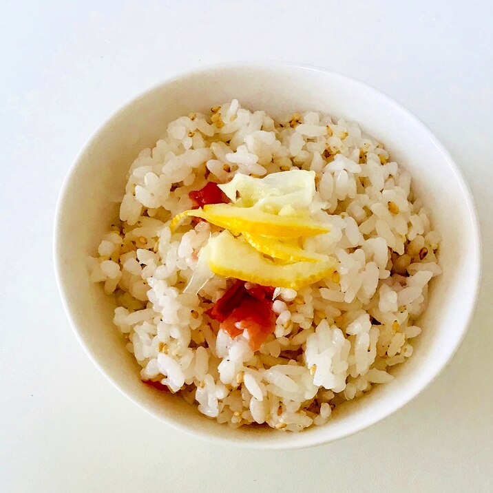 レモン風味の梅胡麻ご飯